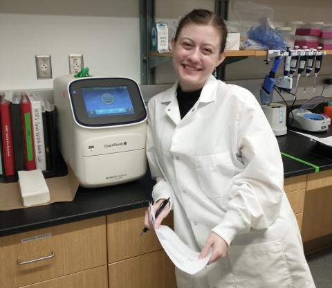 Alyssa patiently waiting for the qPCR machine to finish amplifying her Ranavirus eRNA samples